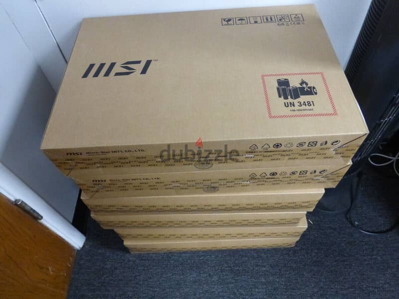 **OFFER** NEW STOCK MSI Raider GE76 12UE 871 Intel 12th i9-12900H 0