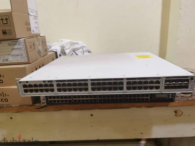 Cisco 9300 48 port uplink 10 G 2