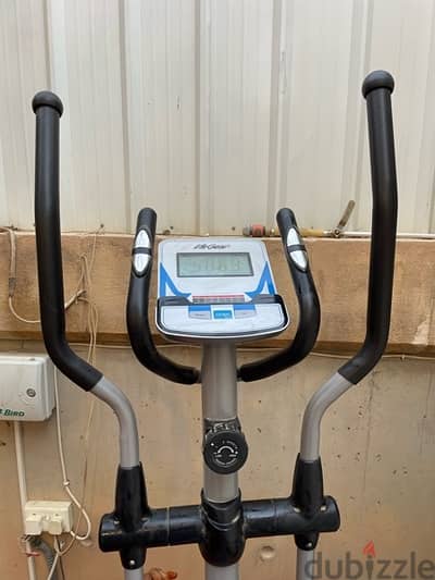 EXCERSICE MACHINE ELLIPTICAL