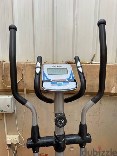 EXCERSICE MACHINE ELLIPTICAL 0