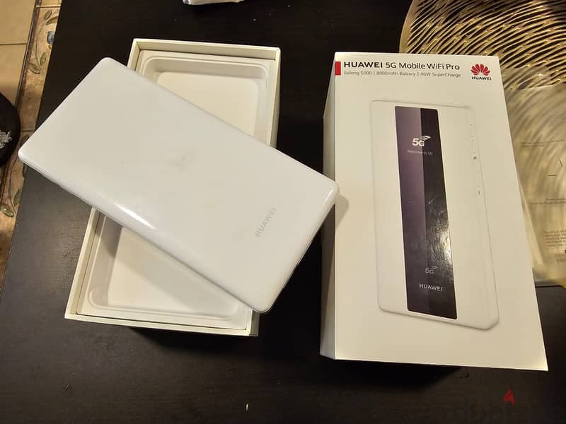 Huawei (5G) Mobile WiFi Pro Portable Router 1