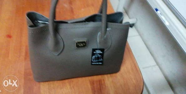 جديدة حقسيبة نسائية جديدة جلد طبيعي ايطالي الصنع ماركة ميلانو New bag