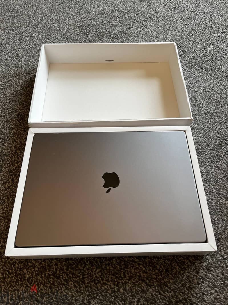 Apple - MacBook Pro 16" Laptop - M2 Pro chip - 16GB Memory - 1TB SSD 0