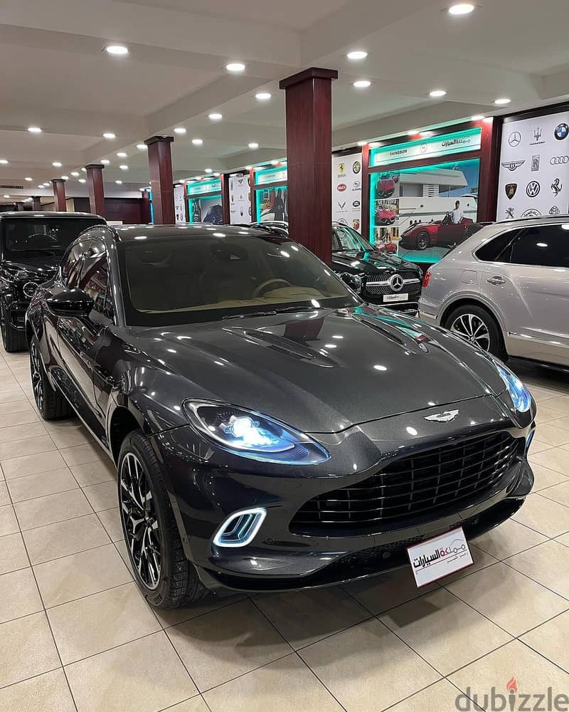 Aston Martin DBX 2021 0