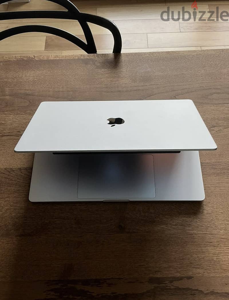 Apple MacBook Pro 16" (512GB SSD, M1 Pro, 16GB) Laptop - Silver 9