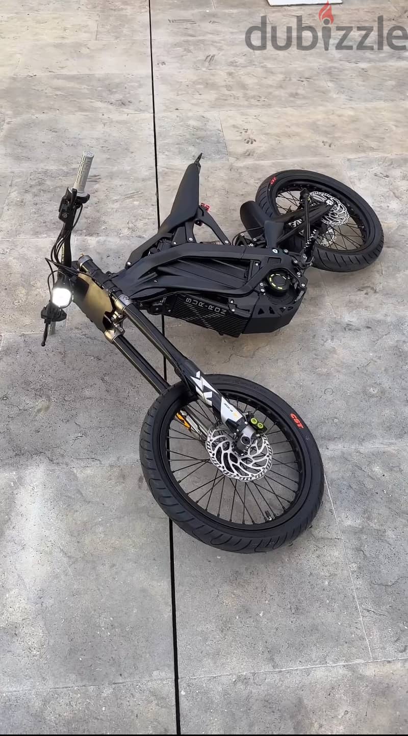 Surron 2024 electric bike. WhatsApp: +966 56 200 3020 1