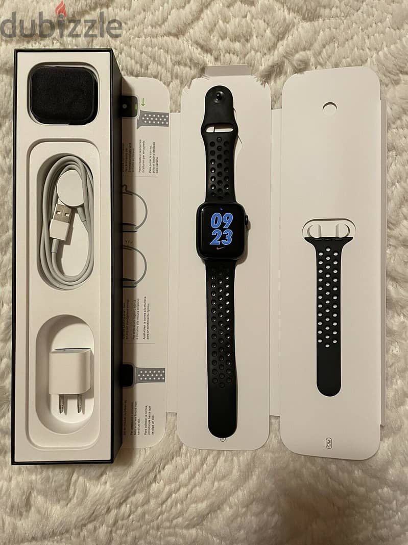 Apple Watch Series 7 - 41mm 45mm GPS Only & Cellular / Airpod 1