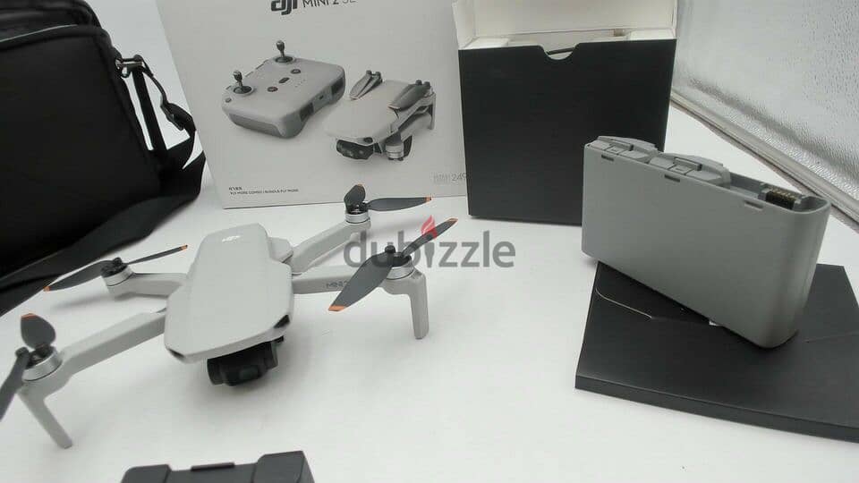 DJI - Mini 2 SE Fly More Combo Drone Remote Control 0