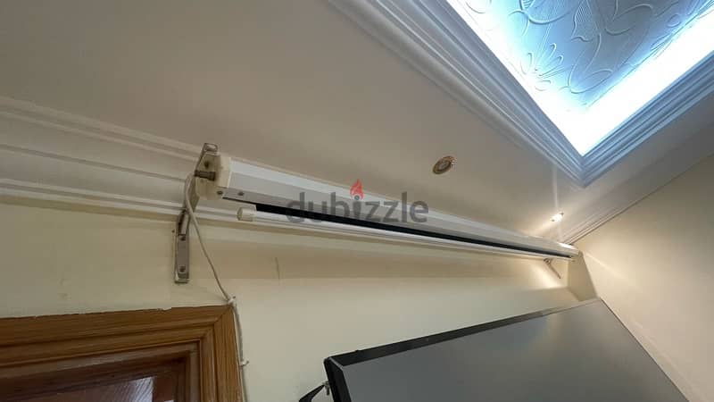 ALR PROJECTOR SCREEN 1