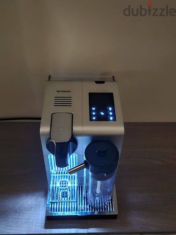 Nespresso Lattissima Pro Coffee Machine. Excellent Condition 8