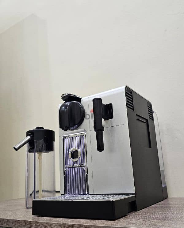 Nespresso Lattissima Pro Coffee Machine. Excellent Condition 10