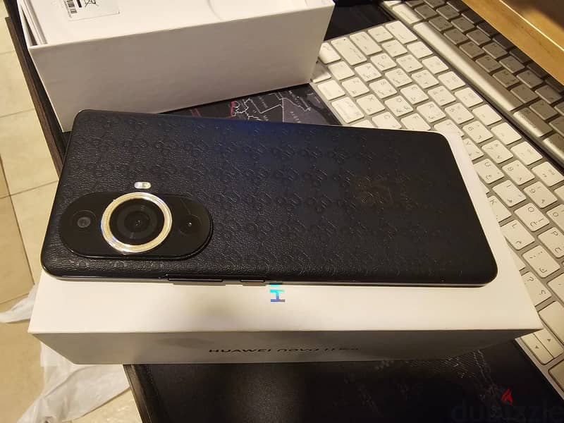 HUAWEI Nova 11 Pro 256GB Black 2