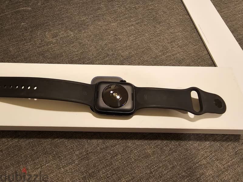 Apple Watch SE (2nd Gen) 44mm GPS Aluminum 2