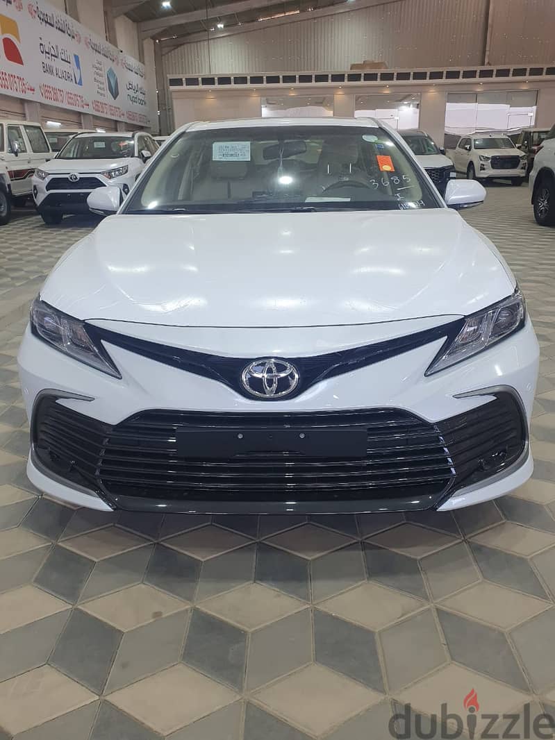 Toyota Camry GLE 2025 0