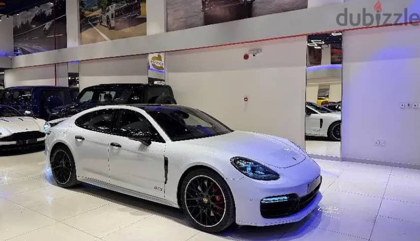 Porsche Panamera GTS 2018 0