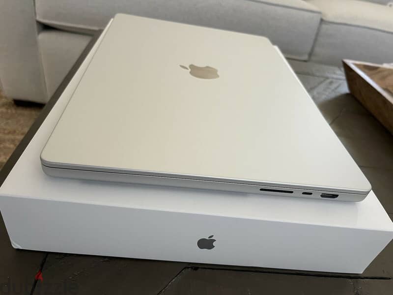 Apple - MacBook Pro 16 - M 3 Max chip - 36GB Memory - 1TB SSD 0