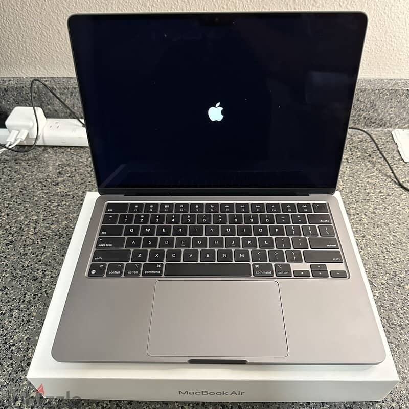 MacBook Air 13.6 - Apple M2 chip - 8GB Memory - 512GB SSD 0