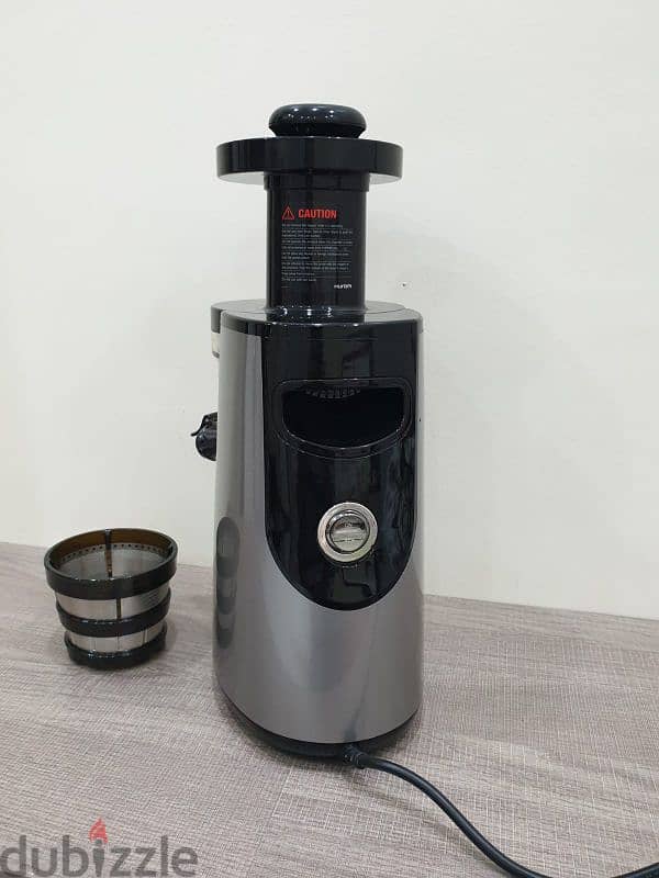 Hurom Slow Juicer 1