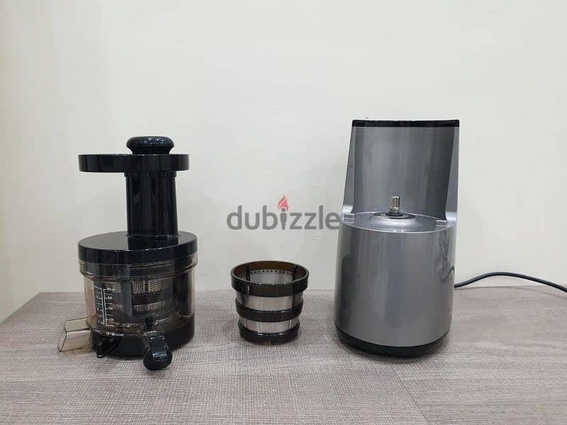 Hurom Slow Juicer 4