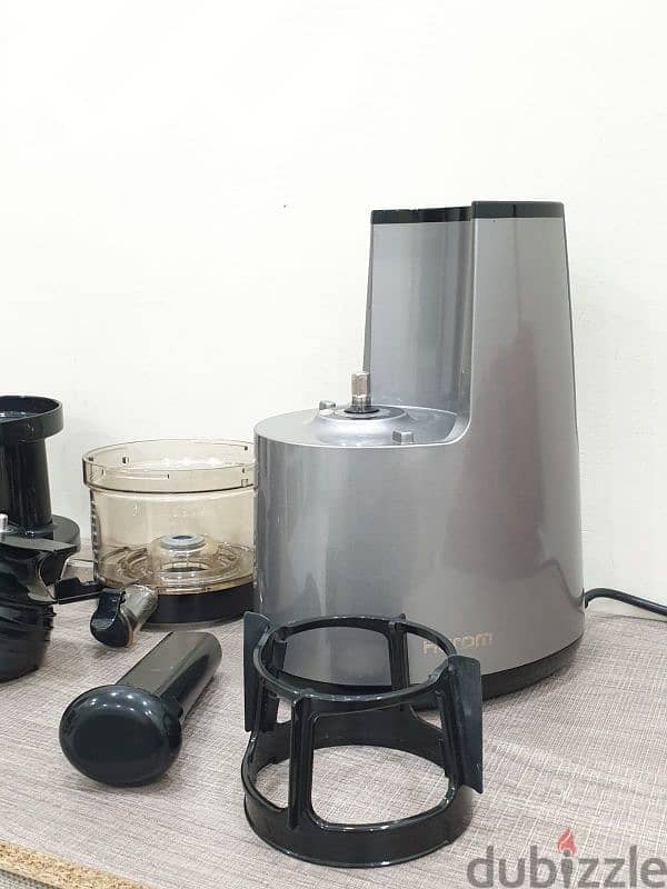 Hurom Slow Juicer 7