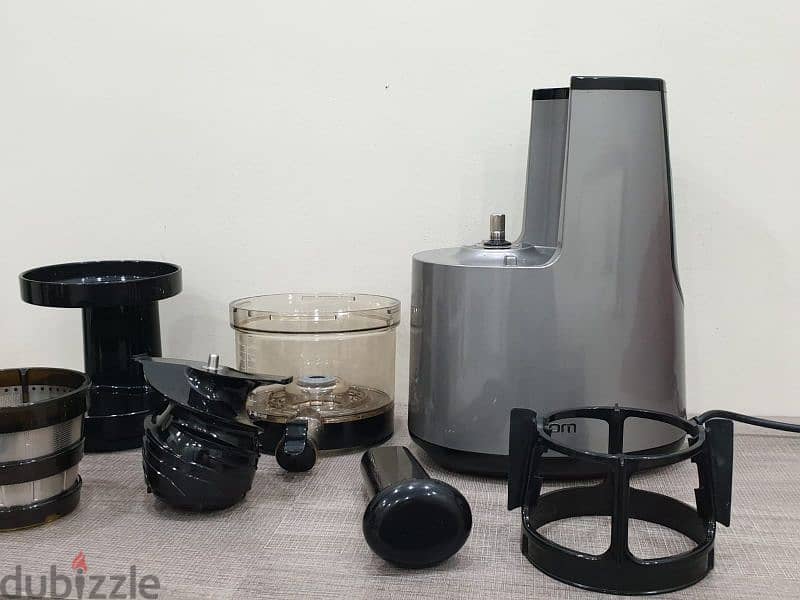 Hurom Slow Juicer 10