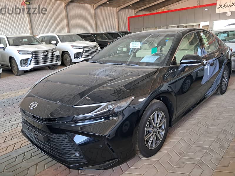 Toyota Camry E 2025 0