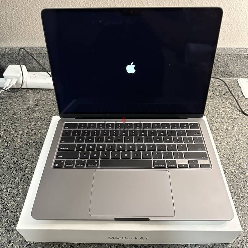 MacBook Air 13.6 - Apple M2 chip - 8GB Memory - 512GB SSD 0