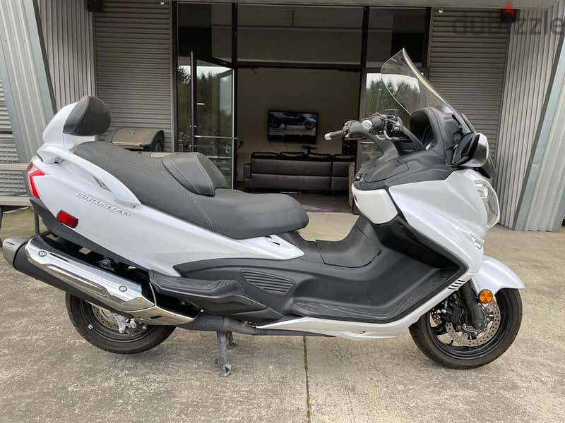 2018 Suzuki burgman  available (+971561943867) 2