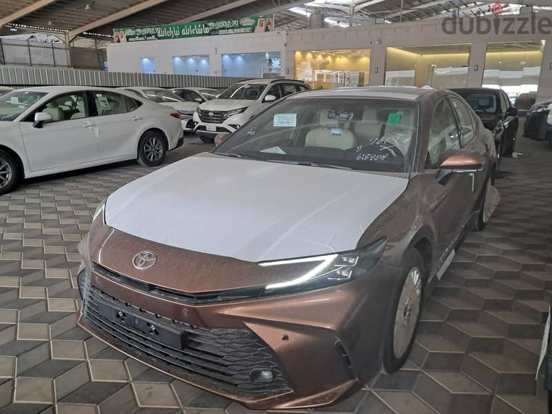 Toyota Camry LE Full 2025 0