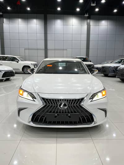 Lexus (ES 300 AH) 2024