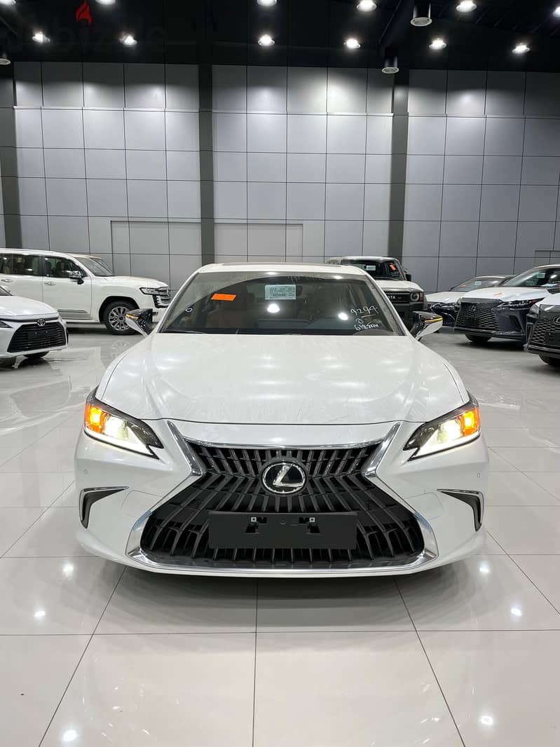 Lexus (ES 300 AH) 2024 0