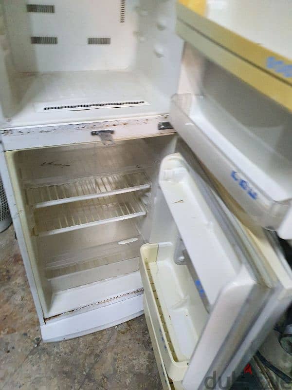 Used Fridge for sale in 500 1