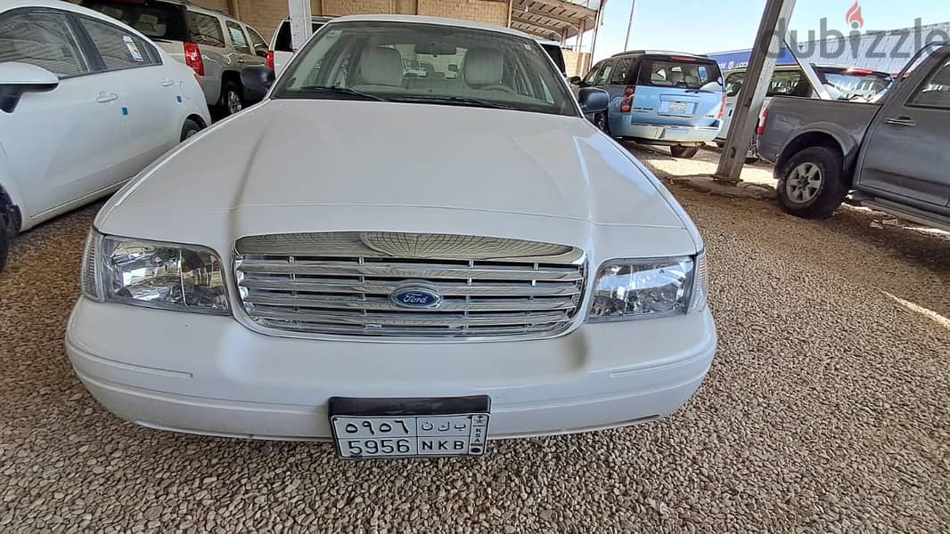 Ford Crown Victoria 2011 0