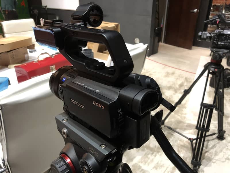 SONY PXW - X70 FULL HD XDCAM HANDHELD CAMCORDER 1