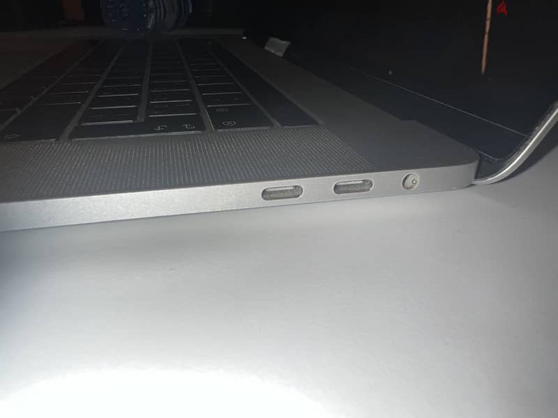 MacBook pro 2018 - core i7 -  Ram 16 GB - SSD 260 3