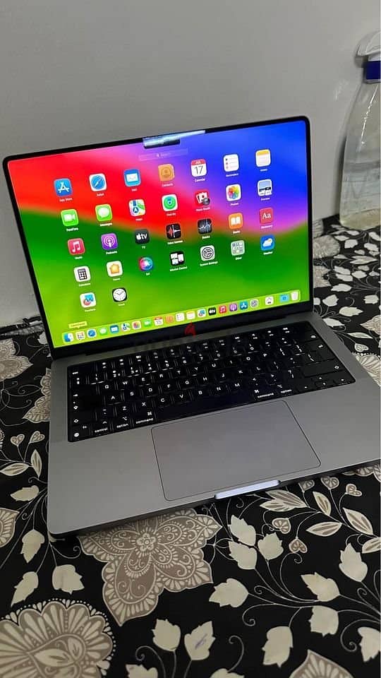 Apple MacBook Pro 2021 m1 14 inch 16 gb ram and 512 ssd 4