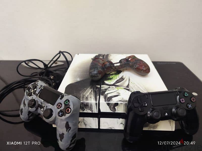 playstation 4 with 2 original controller's 0