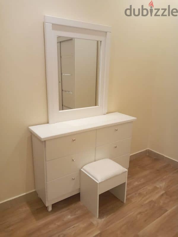 New dressing table with stole 0