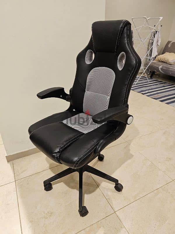 gaming chair with retractable armrest 0