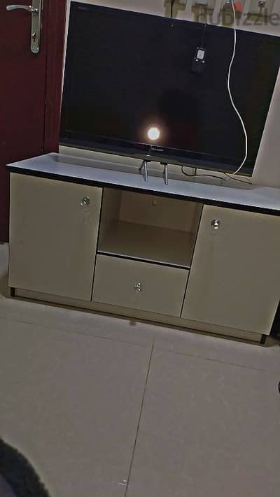 Tv table 2 cubit white color no drawer