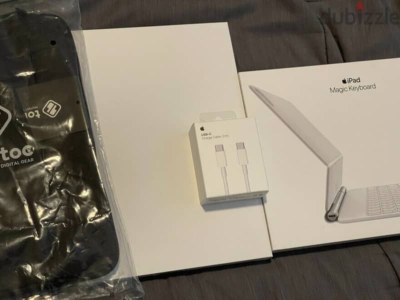 Apple iPad Pro 11-inch + Magic Keyboard & Apple Pencil 0