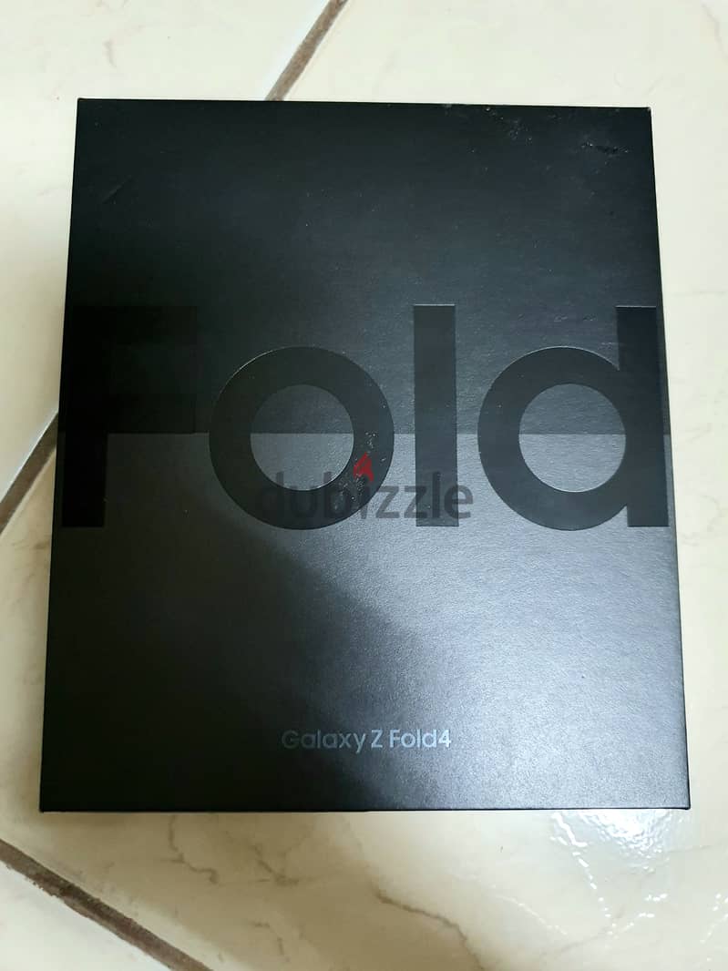 Samsung Fold 4, 256 GB, Grey Color with Original Samsung Case 1