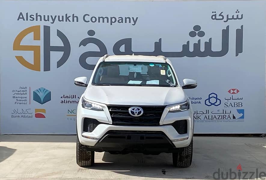 Toyota Fortuner dezal GXR 2024 0