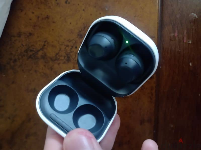 Samsung Galaxy buds FE 1