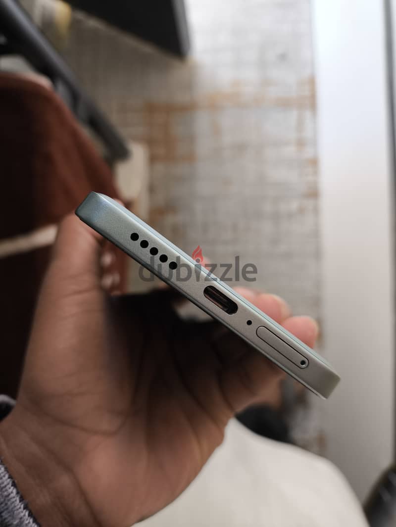 Poco F6 Titanium 5G 4