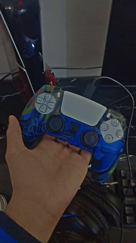 Ps5 slim disc version with 7 games and 1 controller 2 2