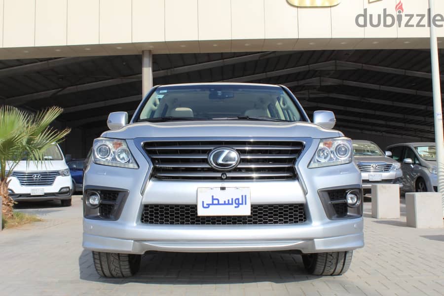 للبيع لكزس LX570 2014 سعودي فل كامل 0