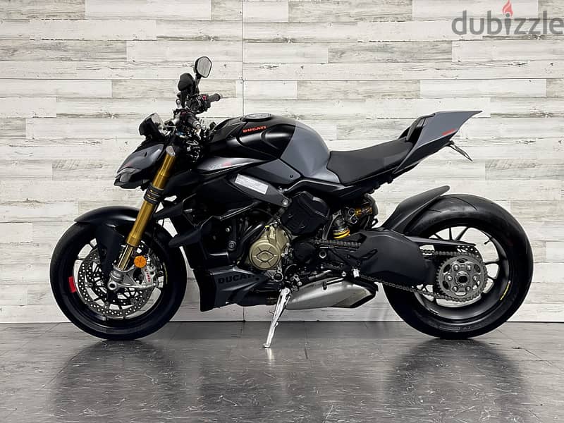 2023 Ducati street firter V4S 1