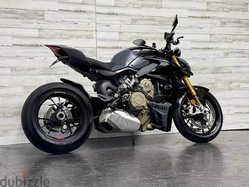 2023 Ducati street firter V4S 2