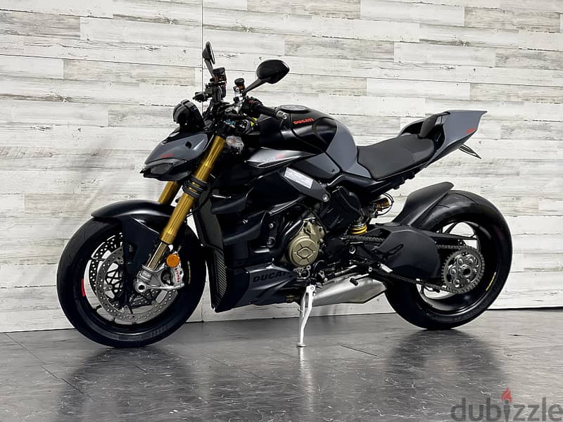 2023 Ducati street firter V4S 3